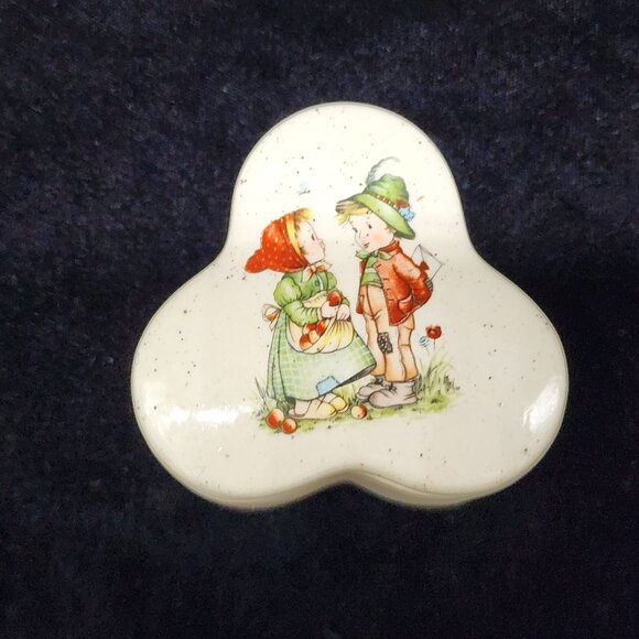 Vintage Spade Shaped Trinket Box With Cute Danish Kids VTG Enesco 3" - Picture 1 of 6